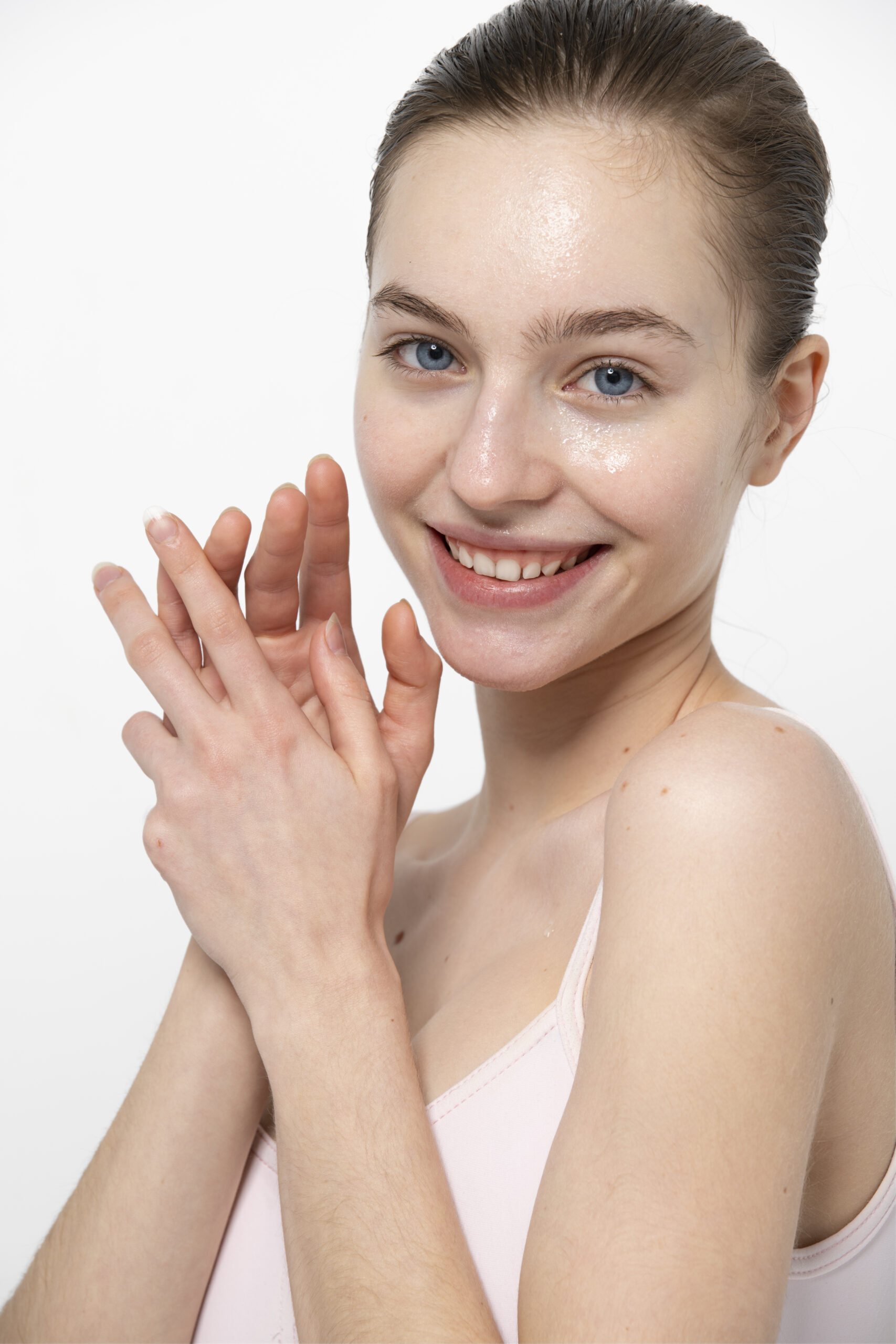 Read more about the article Whitening Hydra Skin: Treatment Paling Dicari Buat Kamu yang Ingin Kulit Glowing Instan!